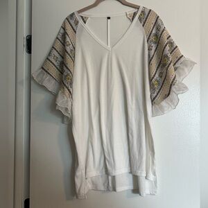 White Top With Floral Flutter Sleeves Size XL